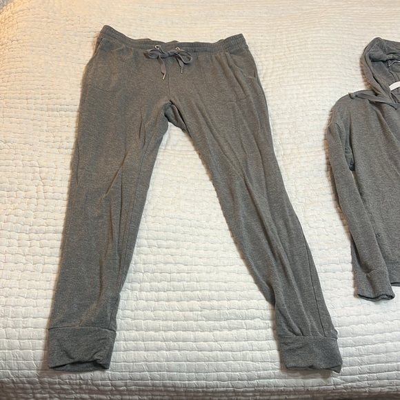 Like New- Soma Wknd Zip Hoodie M & Sweatpants Jogger L Lounge Sweatsuit Set SOFT - Picture 5 of 11